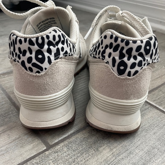 New Balance White and Black Sneakers Classic Design - Picture 2 of 6